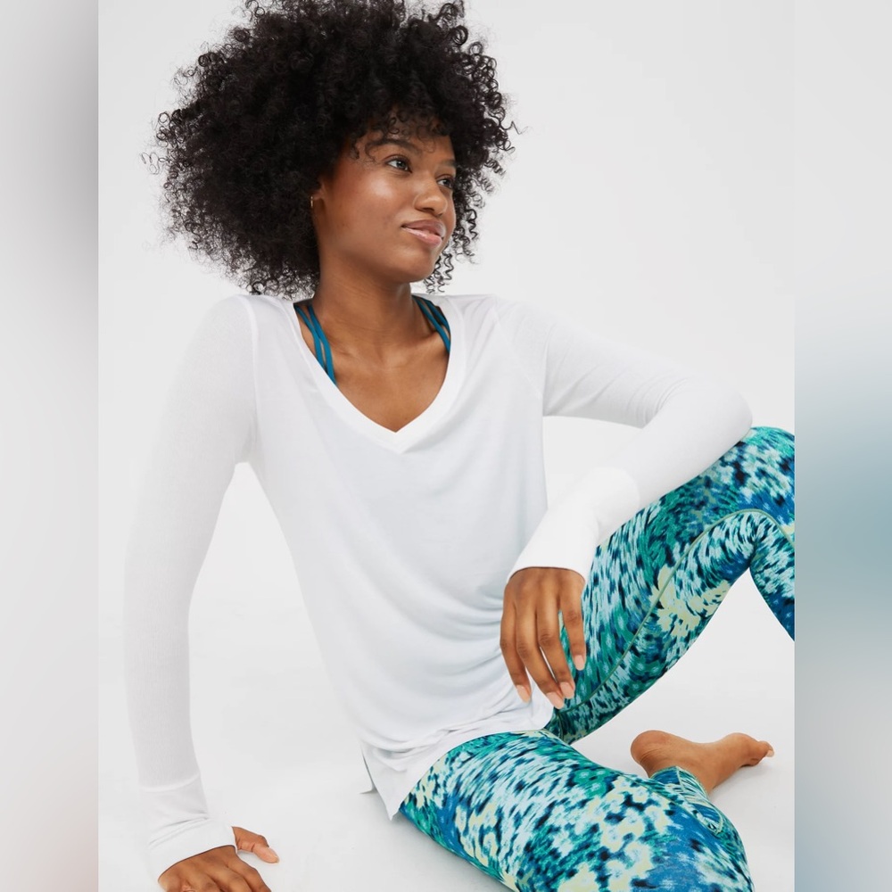 Aerie. Offline Thumbs Up Jersey Long Sleeve V-Neck T-Shirt. White. Size XS.